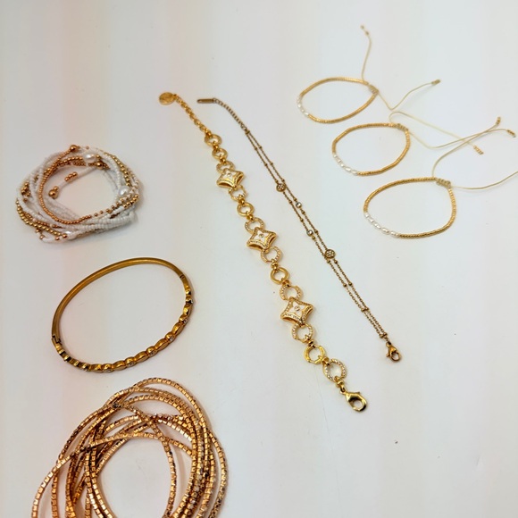 Elegant Gold and White Beaded Bracelet Set - Picture 4 of 5